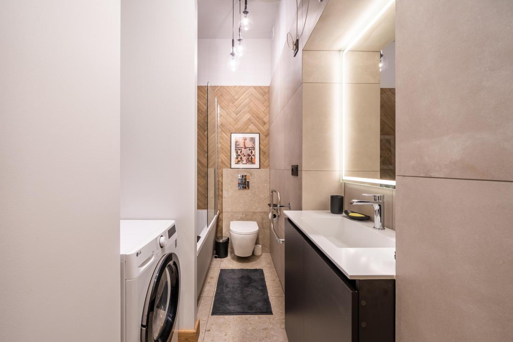 Stylish Family 1 Bedroom With Working Desk By Park And Restaurants Riga