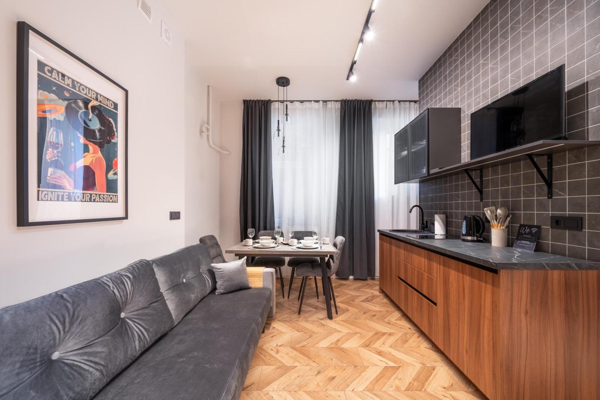 Stylish Family 1 Bedroom With Working Desk By Park And Restaurants