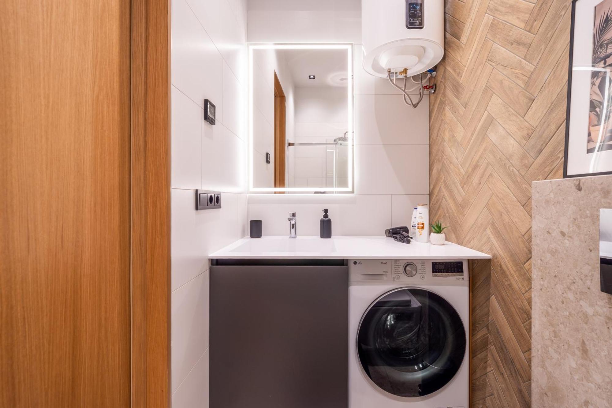 Stylish Family 1 Bedroom With Working Desk By Park And Restaurants