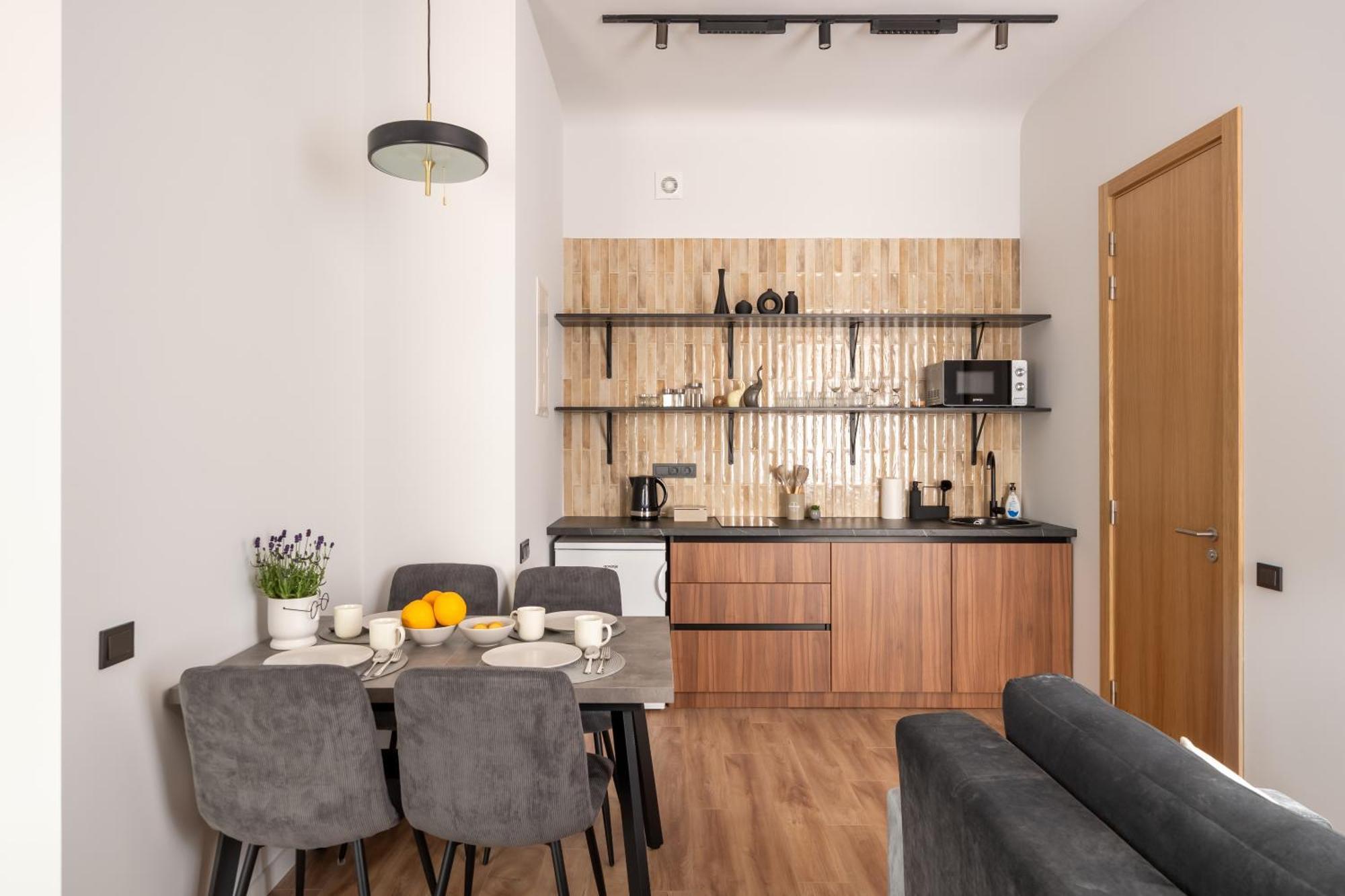 Stylish Family 1 Bedroom With Working Desk By Park And Restaurants Appartement *