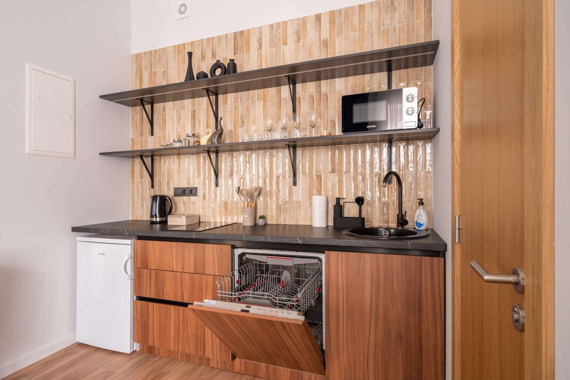 Stylish Family 1 Bedroom With Working Desk By Park And Restaurants Riga