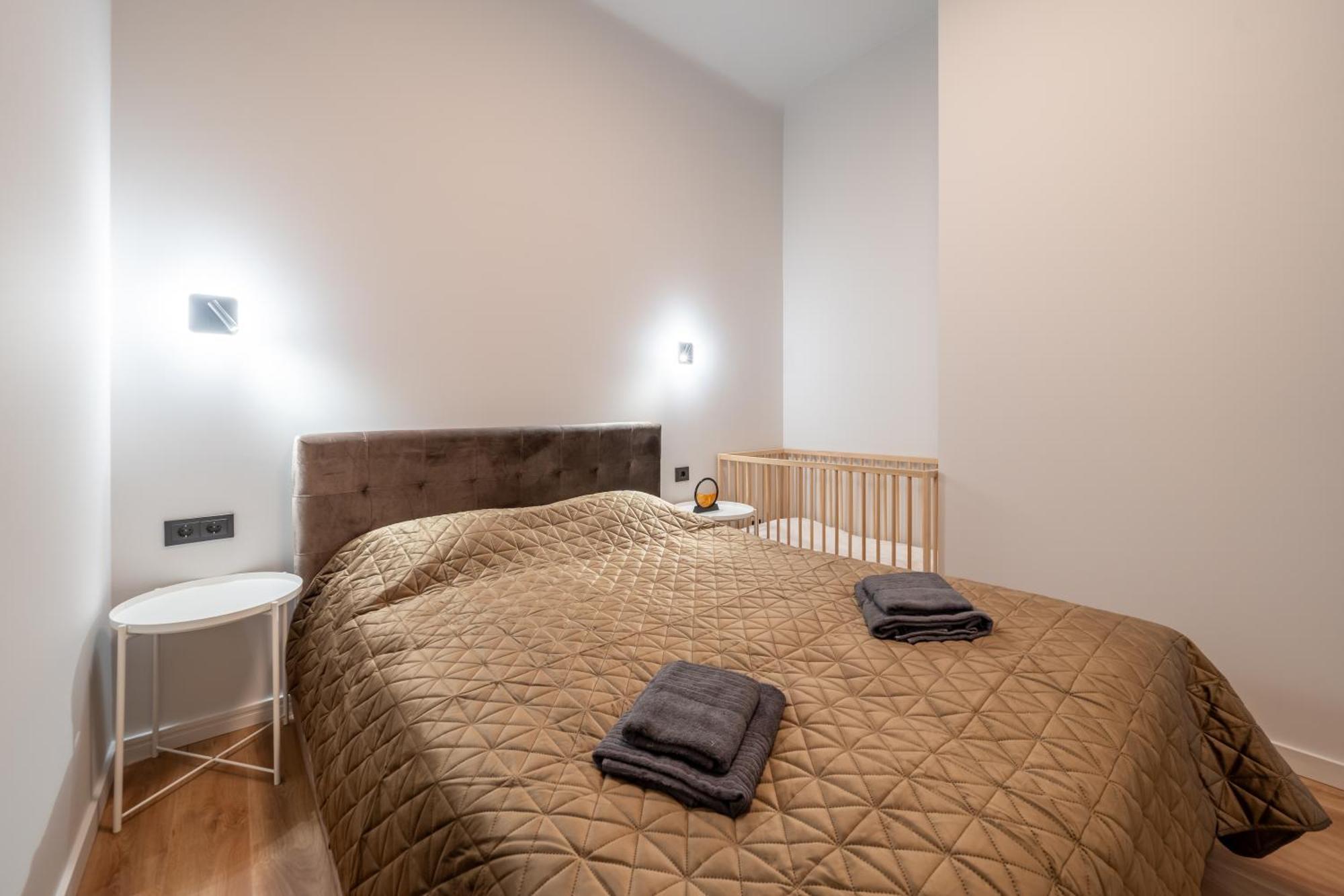 Stylish Family 1 Bedroom With Working Desk By Park And Restaurants Riga