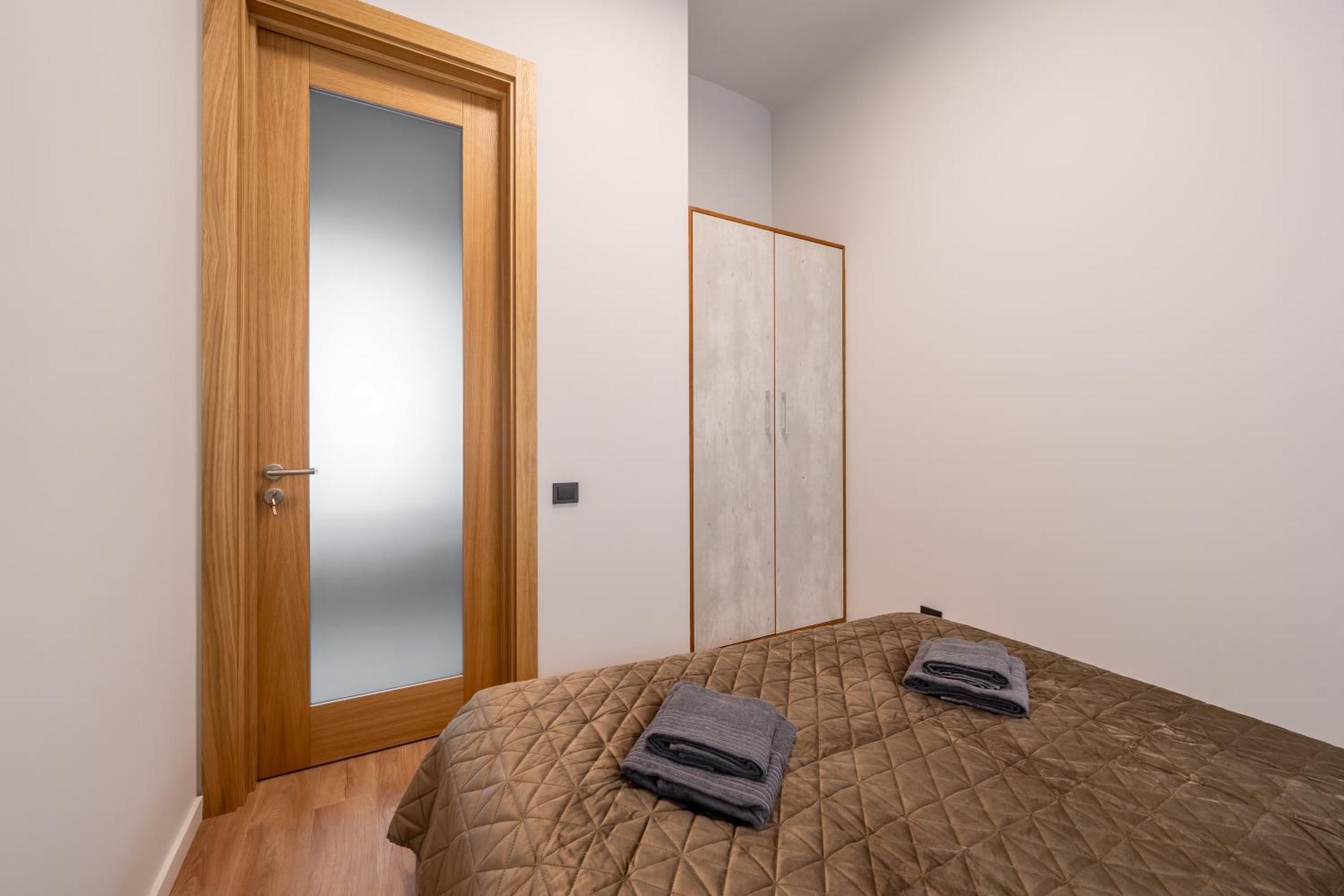 Stylish Family 1 Bedroom With Working Desk By Park And Restaurants