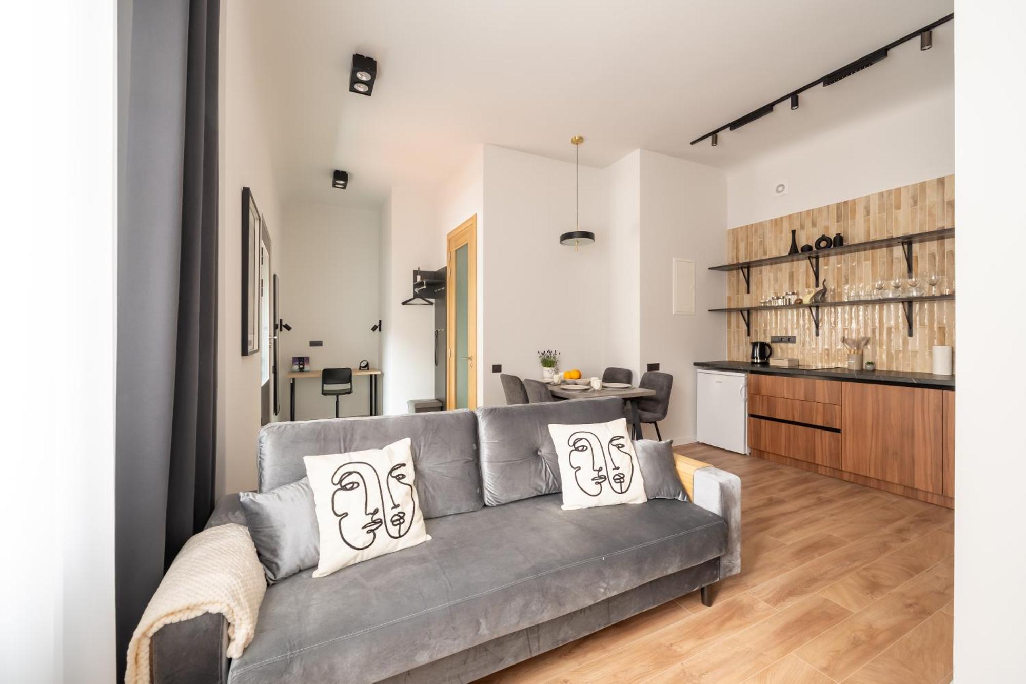 Stylish Family 1 Bedroom With Working Desk By Park And Restaurants Appartement *
