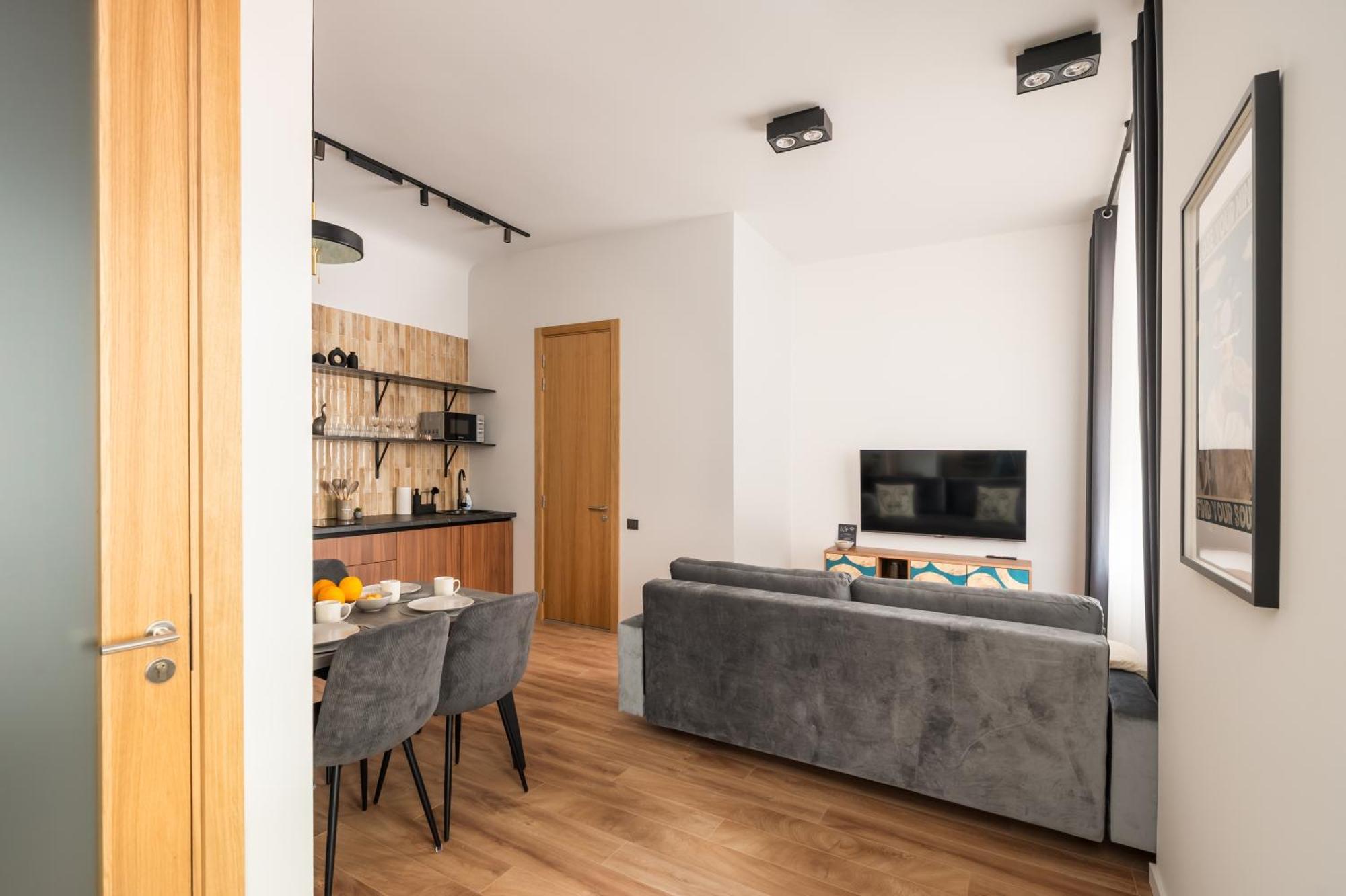 Stylish Family 1 Bedroom With Working Desk By Park And Restaurants *