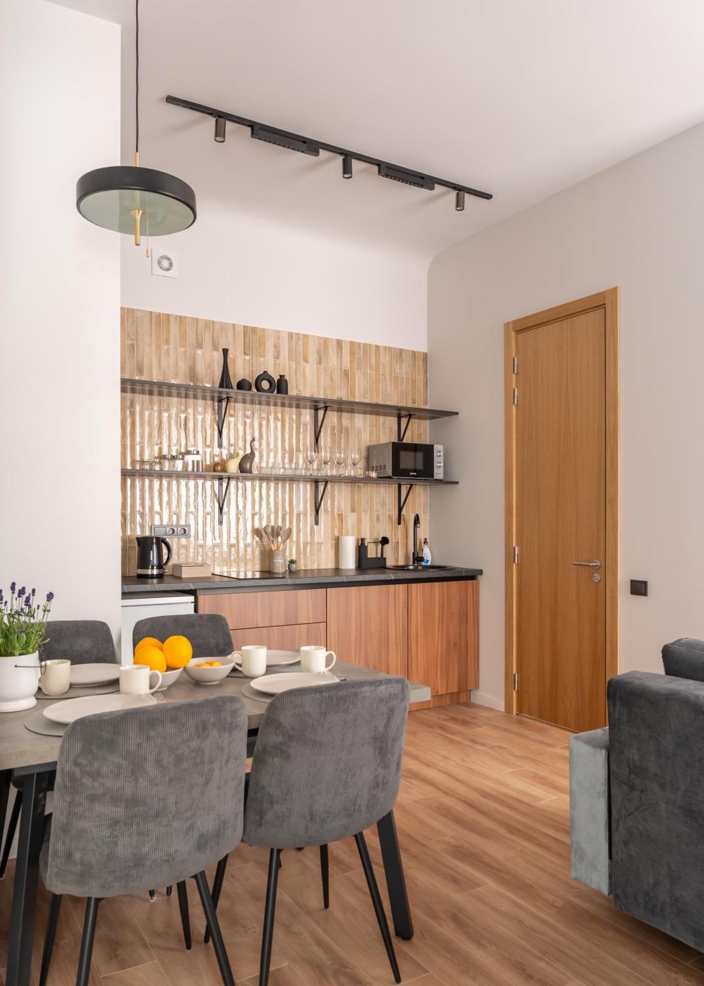 Stylish Family 1 Bedroom With Working Desk By Park And Restaurants Riga
