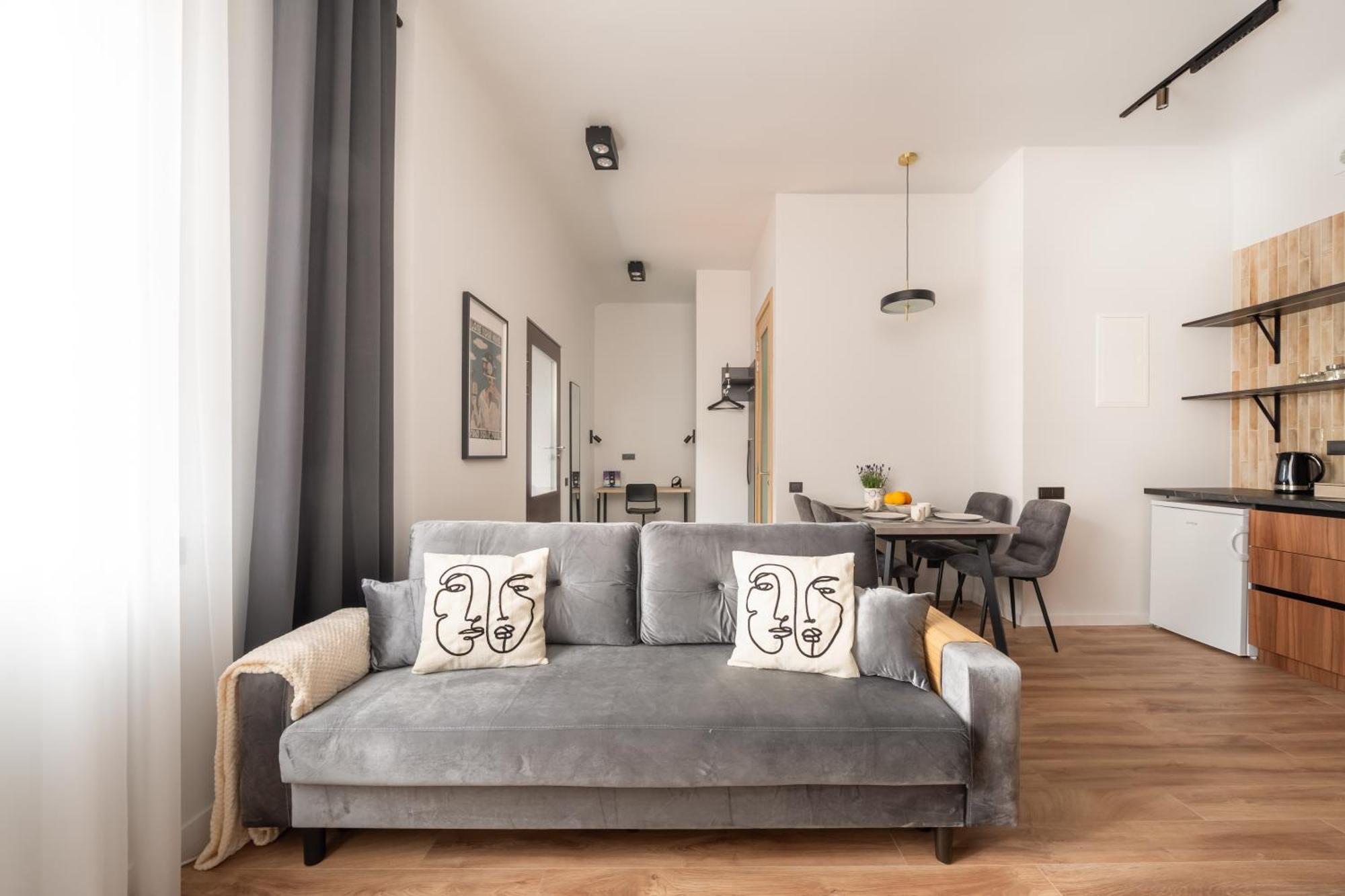 Stylish Family 1 Bedroom With Working Desk By Park And Restaurants
