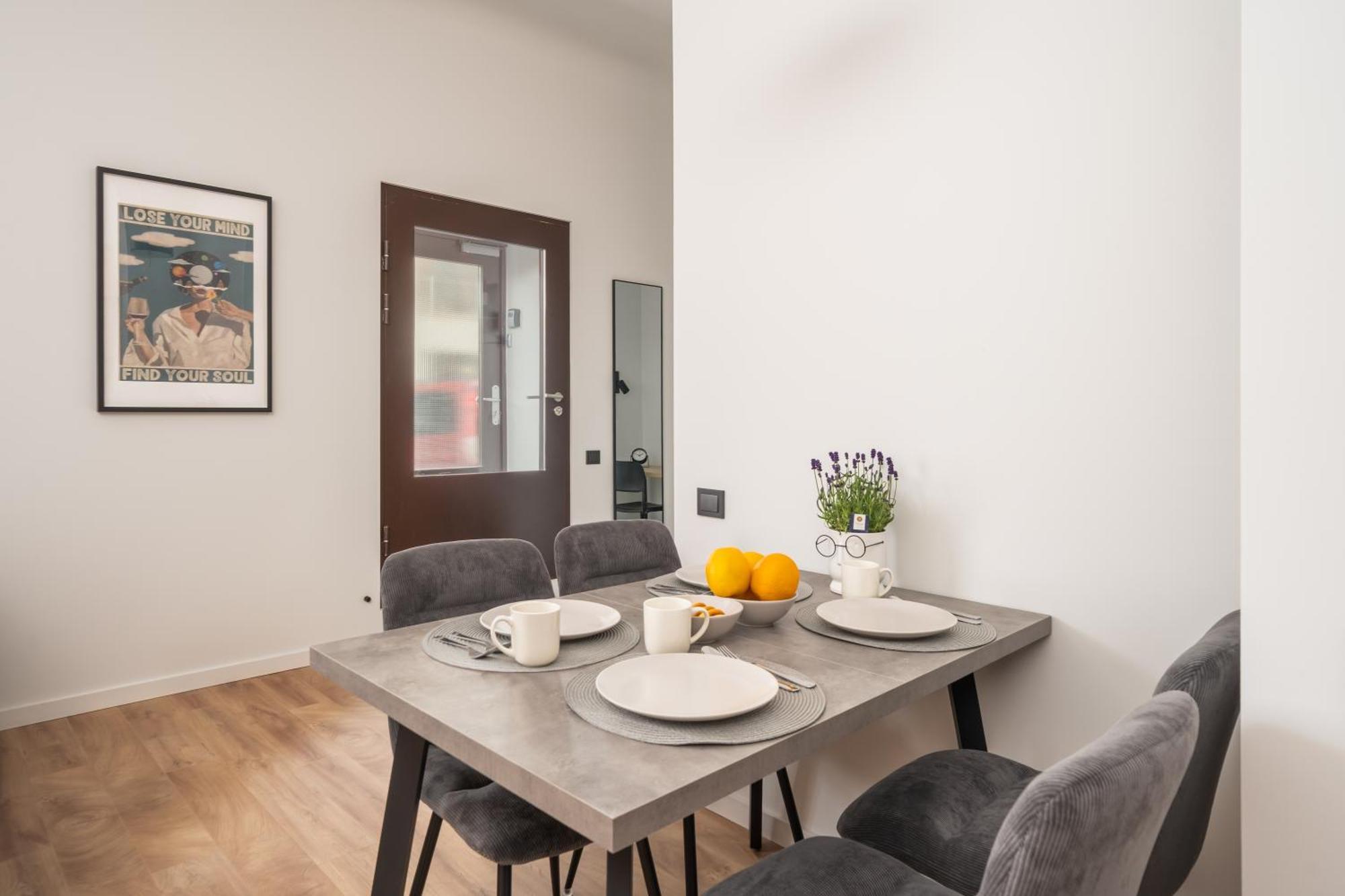 Stylish Family 1 Bedroom With Working Desk By Park And Restaurants Appartement *